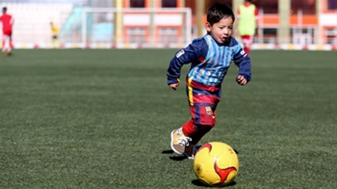 Five-year-old Murtaza finally gets his Messi kit
