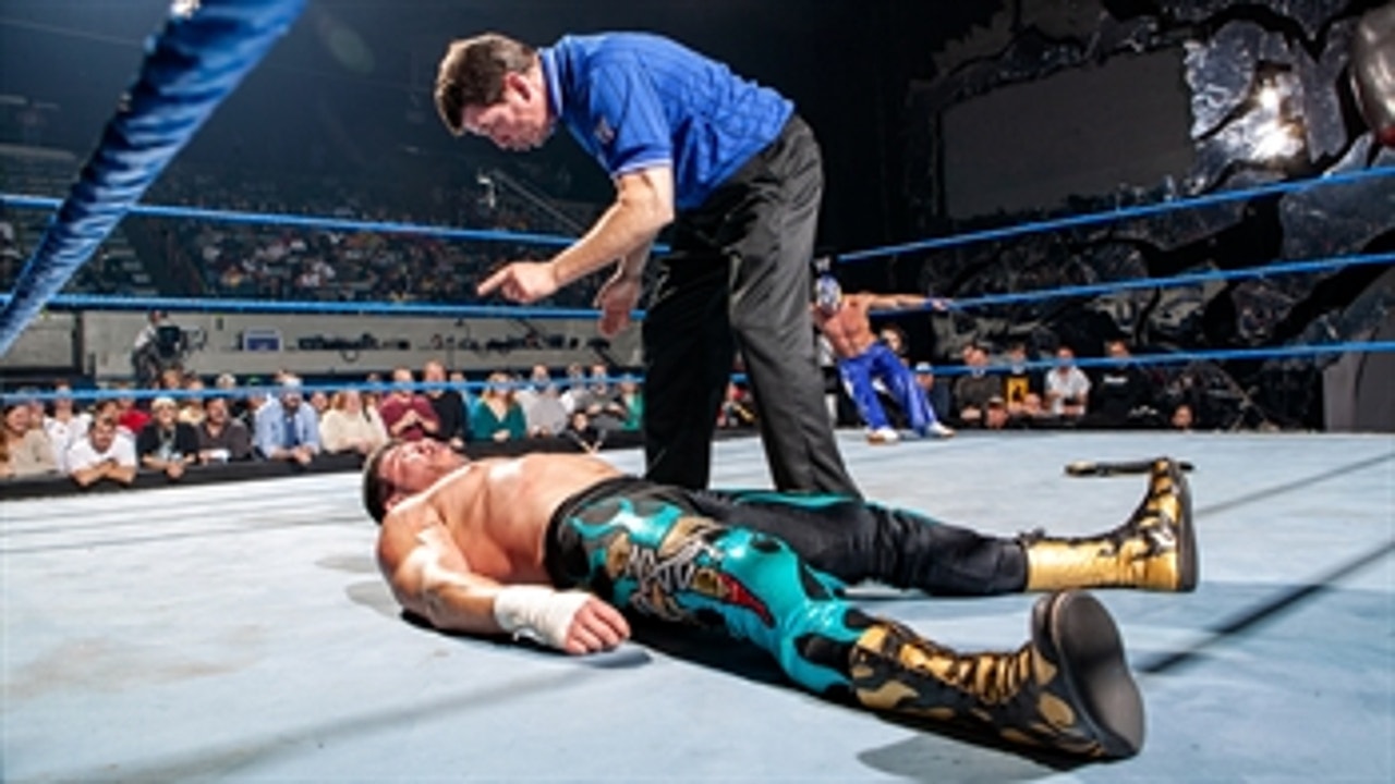 Eddie Guerrero’s cheating backfires in hilarious fashion: SmackDown, Dec. 30, 2004