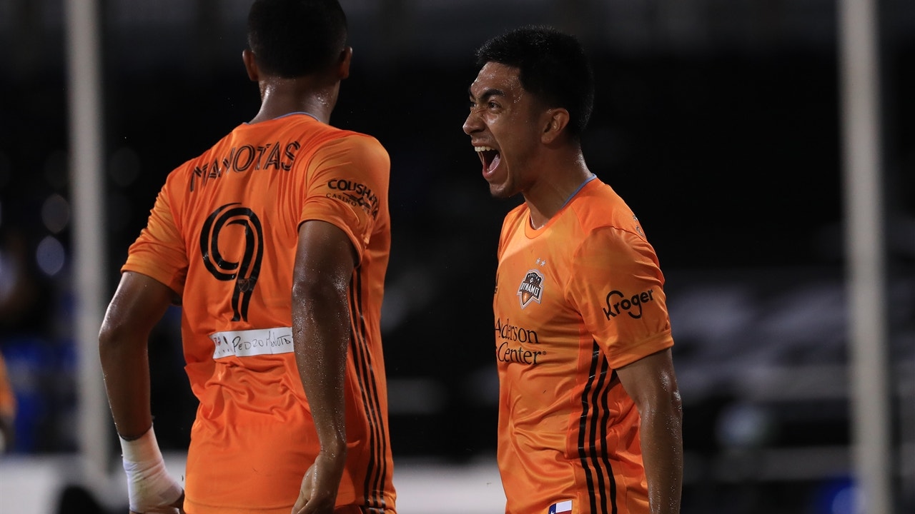 Memo Rodriguez's second goal of first half puts Dynamo back on top