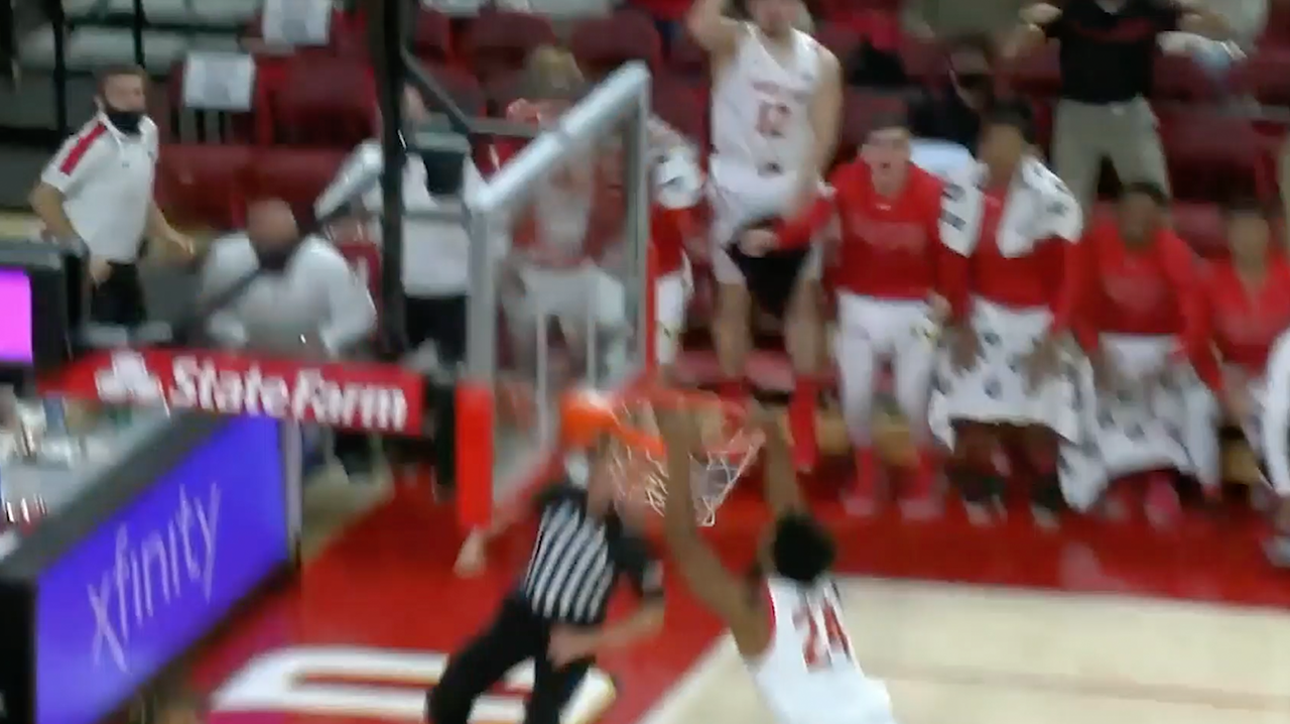 After Julian Reese blocks a shot, Donta Scott throws down an emphatic jam on the other end to give Maryland 40-35 lead