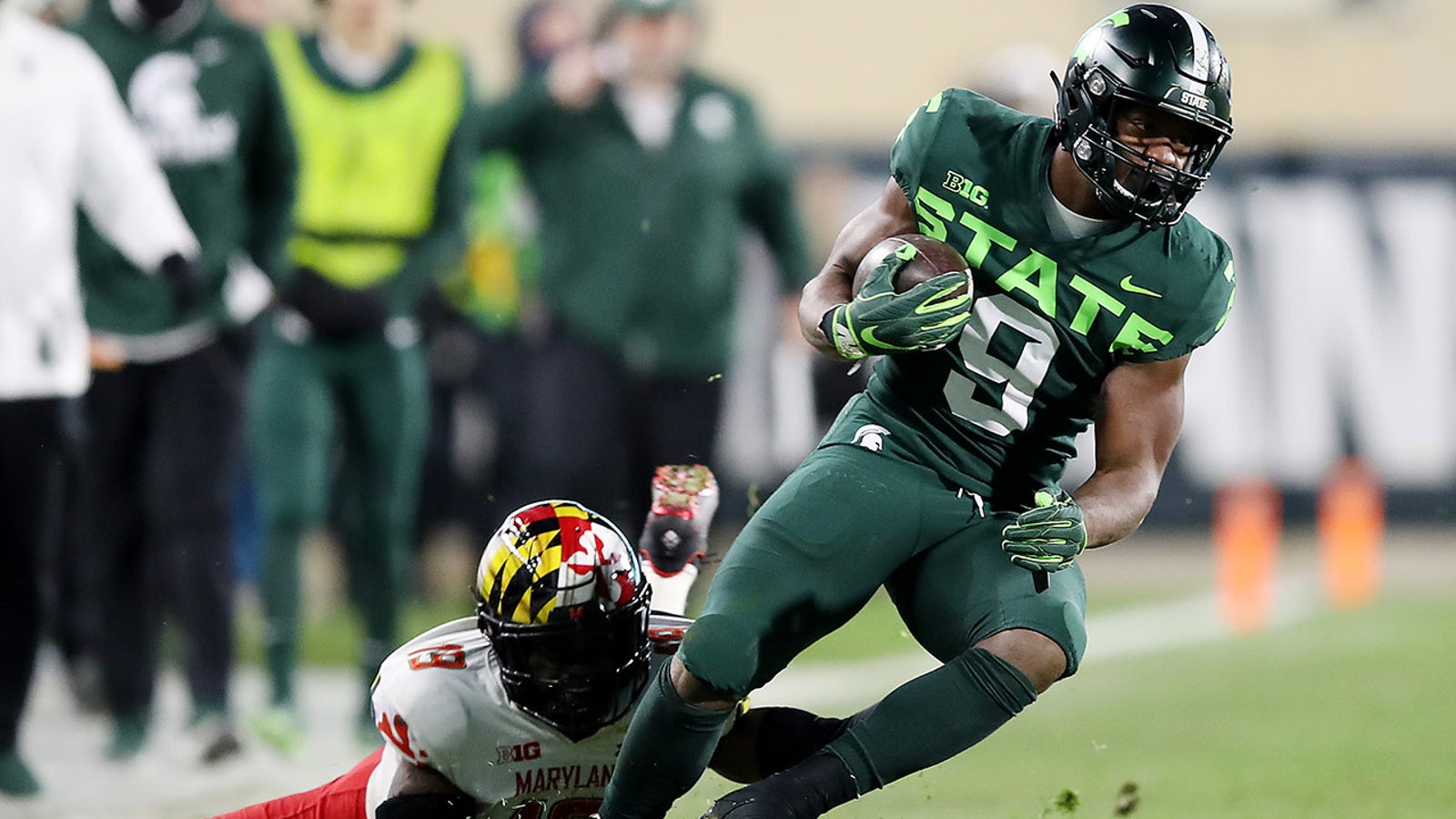 Kenneth Walker III leads Michigan State to win 