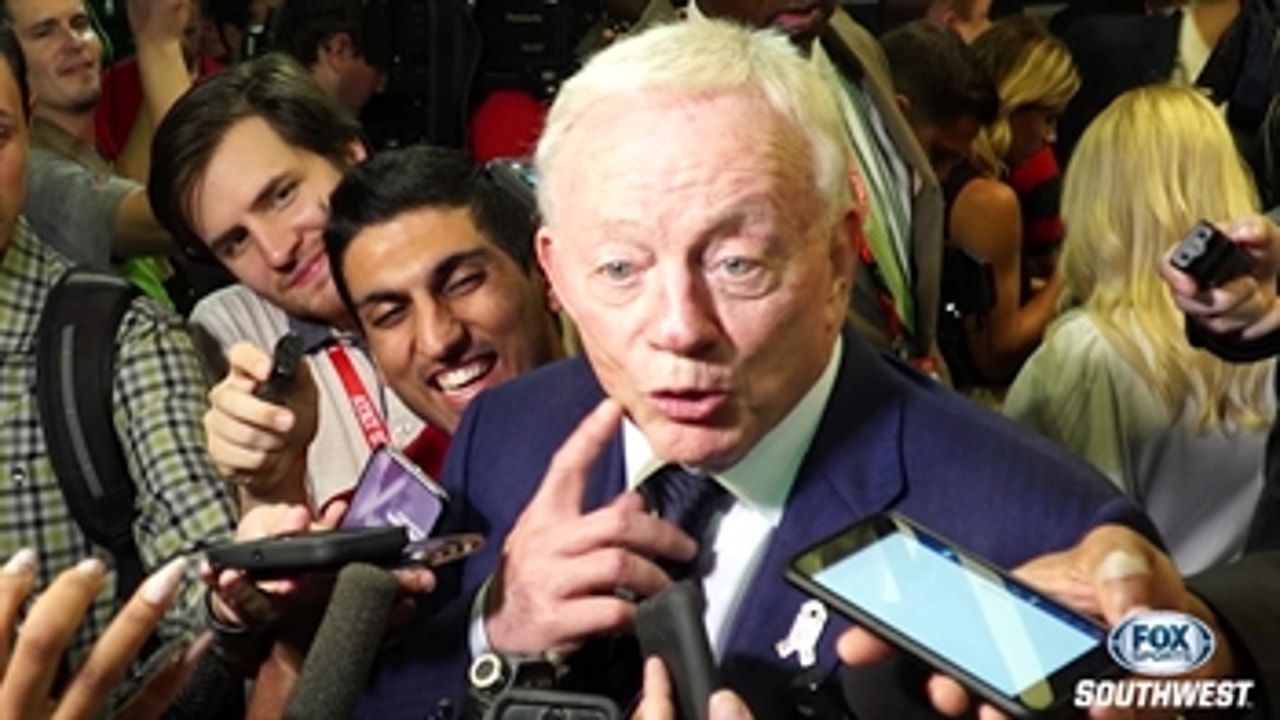 Who kissed Jerry Jones after Cowboys' win over Chiefs?