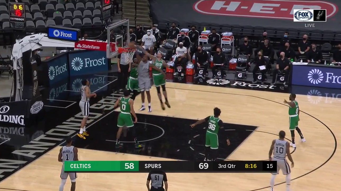 HIGHLIGHTS: LaMarcus Aldridge finishes with the Strong Dunk