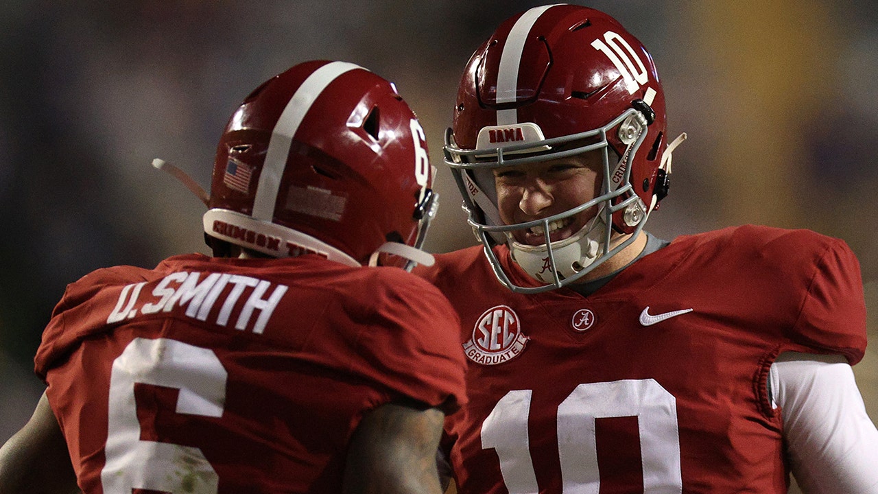 Clay Travis: If Alabama defeats Ohio, they'll be one of the greatest teams of all time | FOX BET LIVE