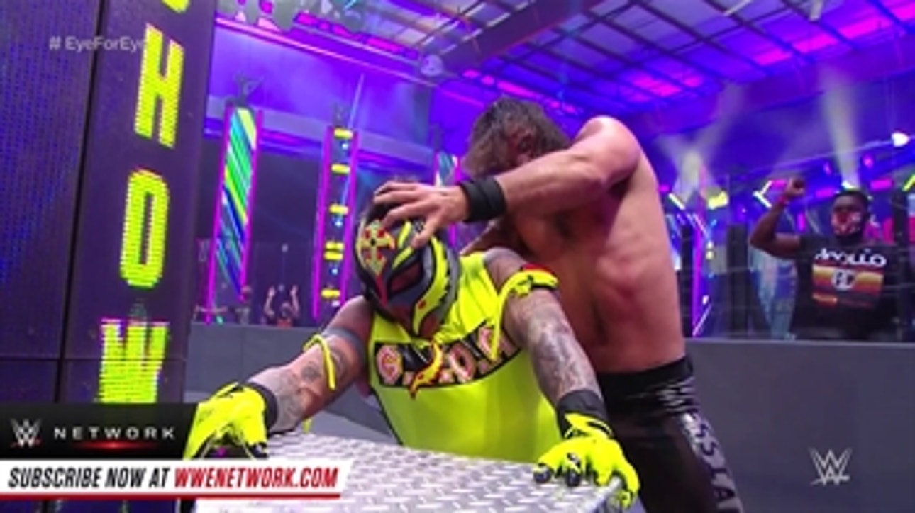 Seth Rollins zeroes in on Rey Mysterio’s eye: The Horror Show at WWE Extreme Rules (WWE Network Exclusive)