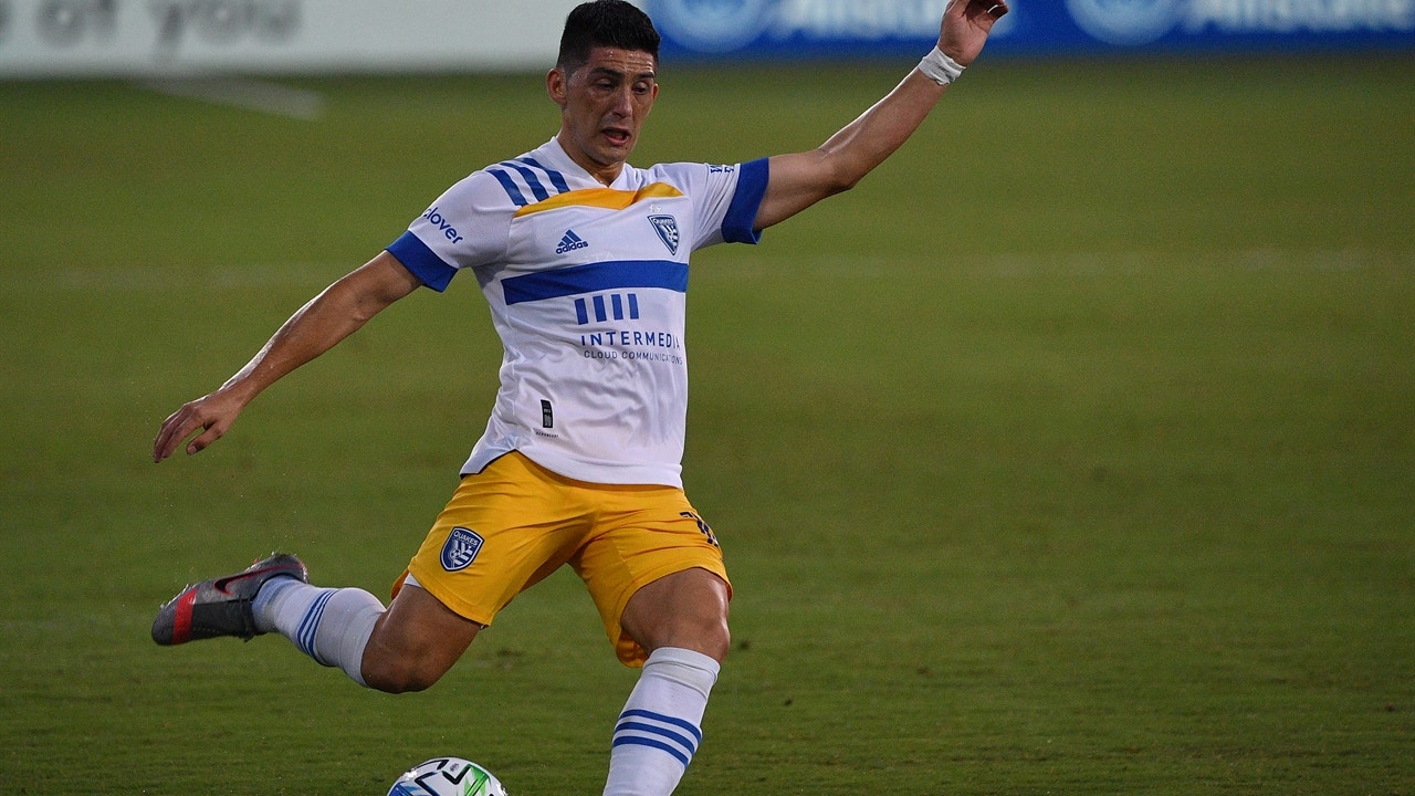 Cristian Espinoza unleashes for opening goal, gives San Jose 1-0 lead over Chicago