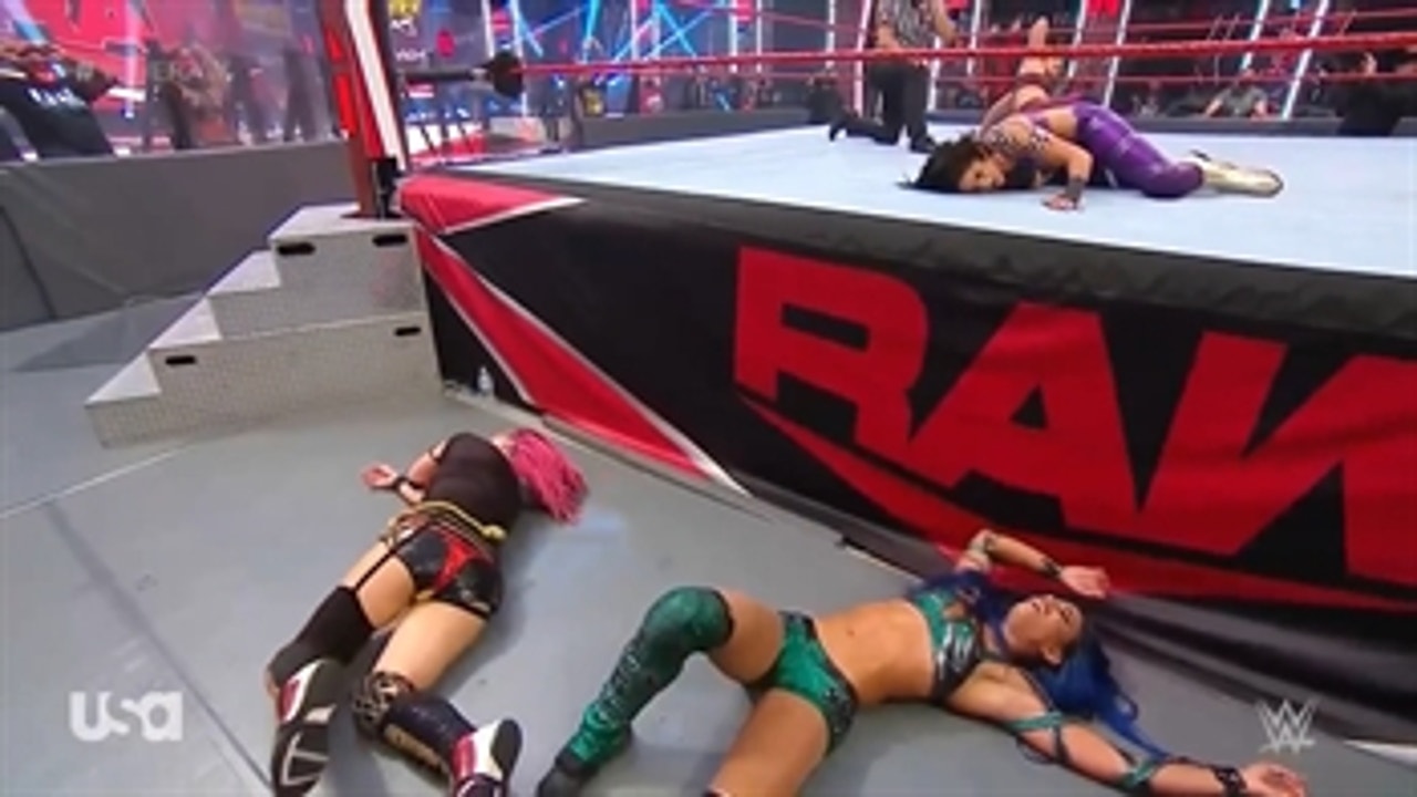 The Golden Role Models take on Asuka and Shayna Baszler