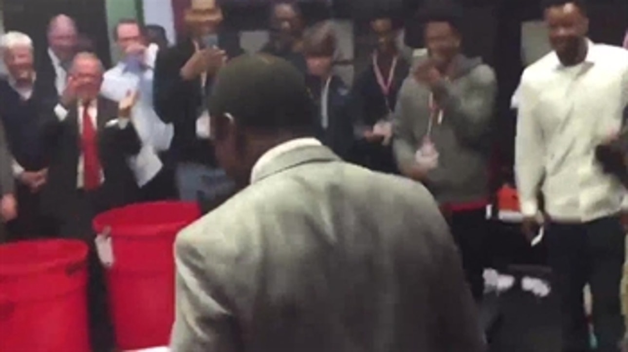 Avery Johnson dances to Young Thug with his team after a big win