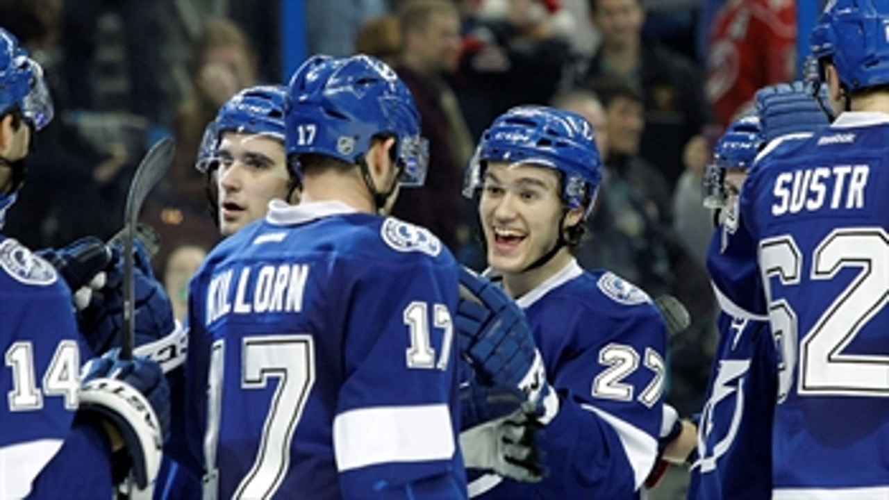 Lightning defeat Hurricanes, 2-1