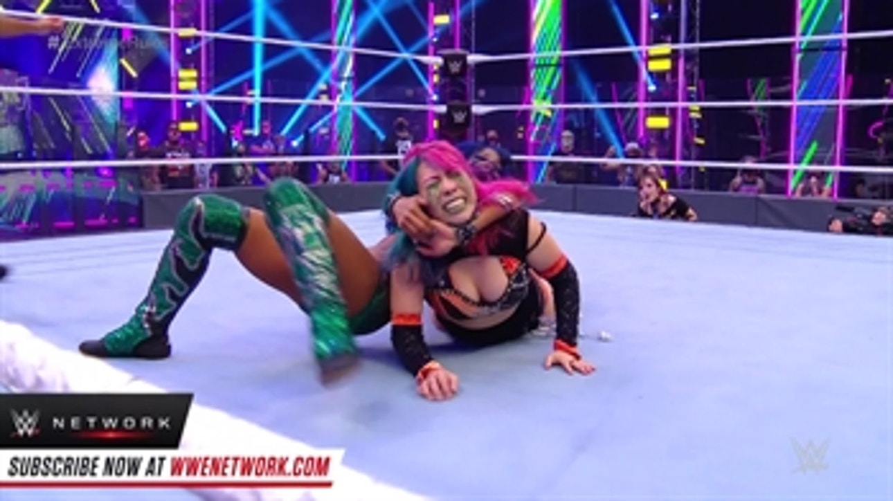 Asuka and Sasha Banks battle back and forth: The Horror Show at WWE Extreme Rules (WWE Network Exclusive)