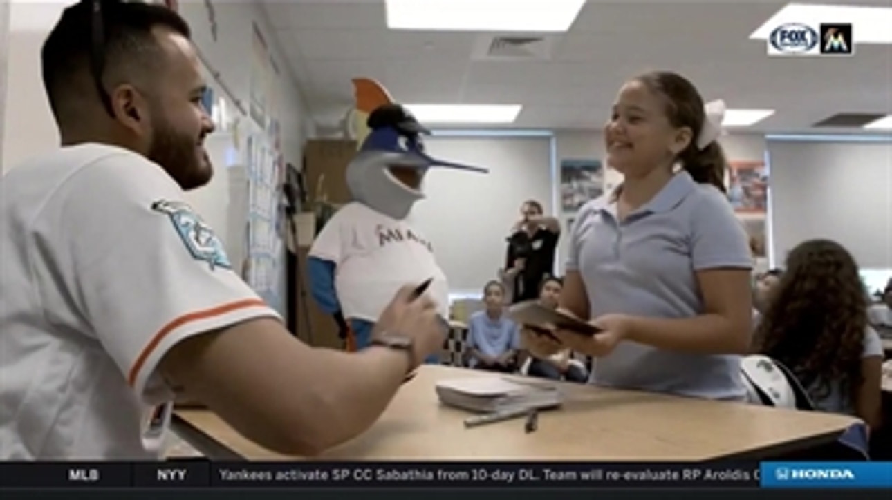 Marlins head to Kensington Park Elementary to welcome students back to school