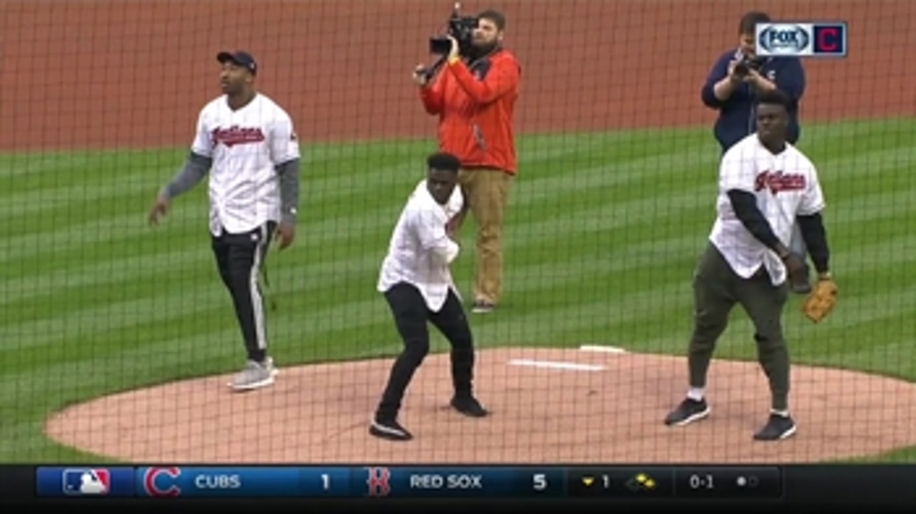 Browns 1st-round picks toss 1st pitches at Indians game