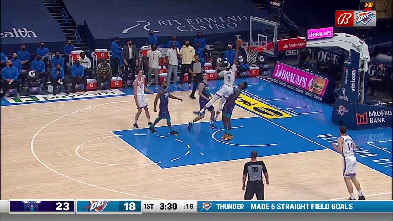 HIGHLIGHTS: Moses Brown Throws it Down, Draws Contact