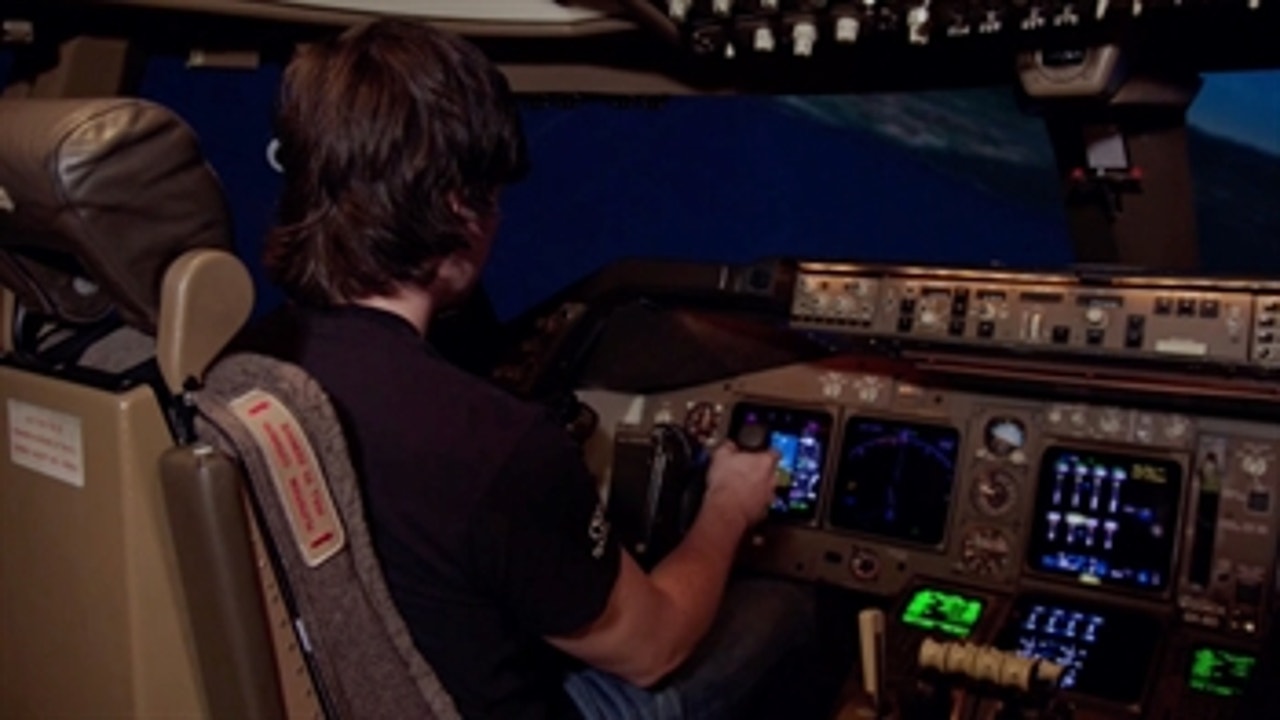 Erik Jones takes Doug Kalitta's flight simulator for a spin