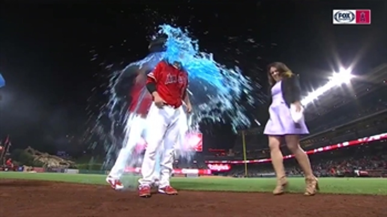 Dustin Garneau hits a walk-off double for the Angels 10-9 victory over the A's