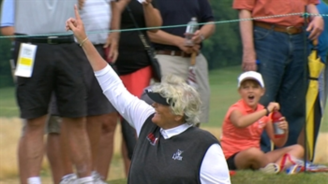 Laura Davies sinks ridiculously long putt for Eagle on 12