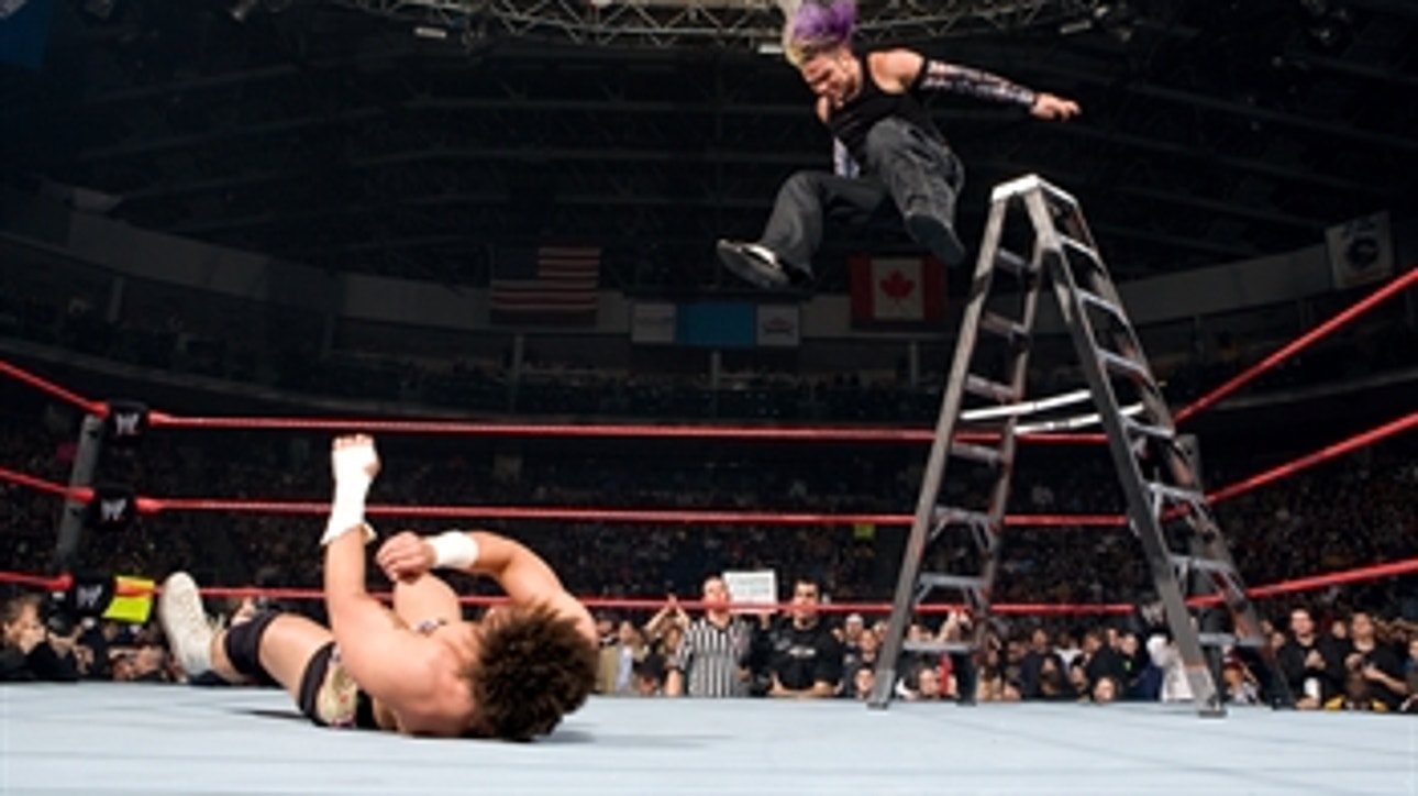 Jeff Hardy vs. Carlito - Intercontinental Title Ladder Match: Raw, Dec. 10, 2007 (Full Match)