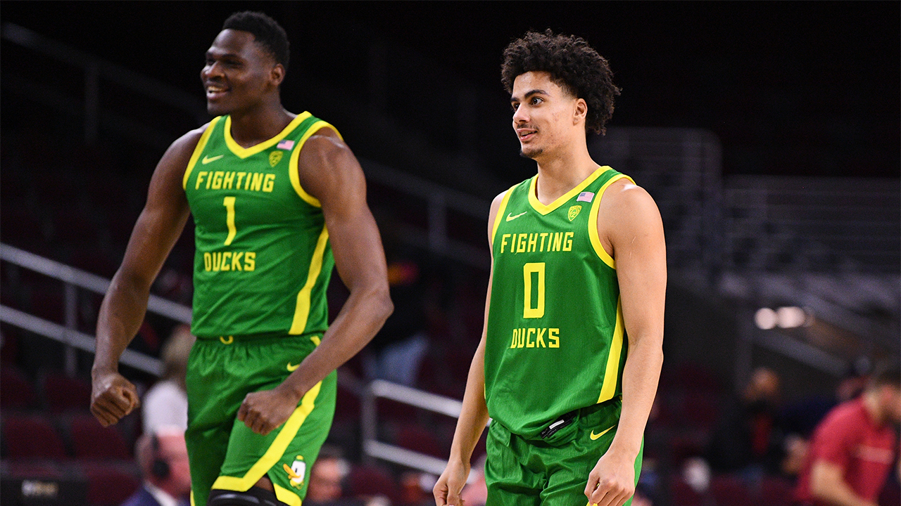 Will Richardson scores a team-high 28 points in Oregon's upset victory over No. 5 USC