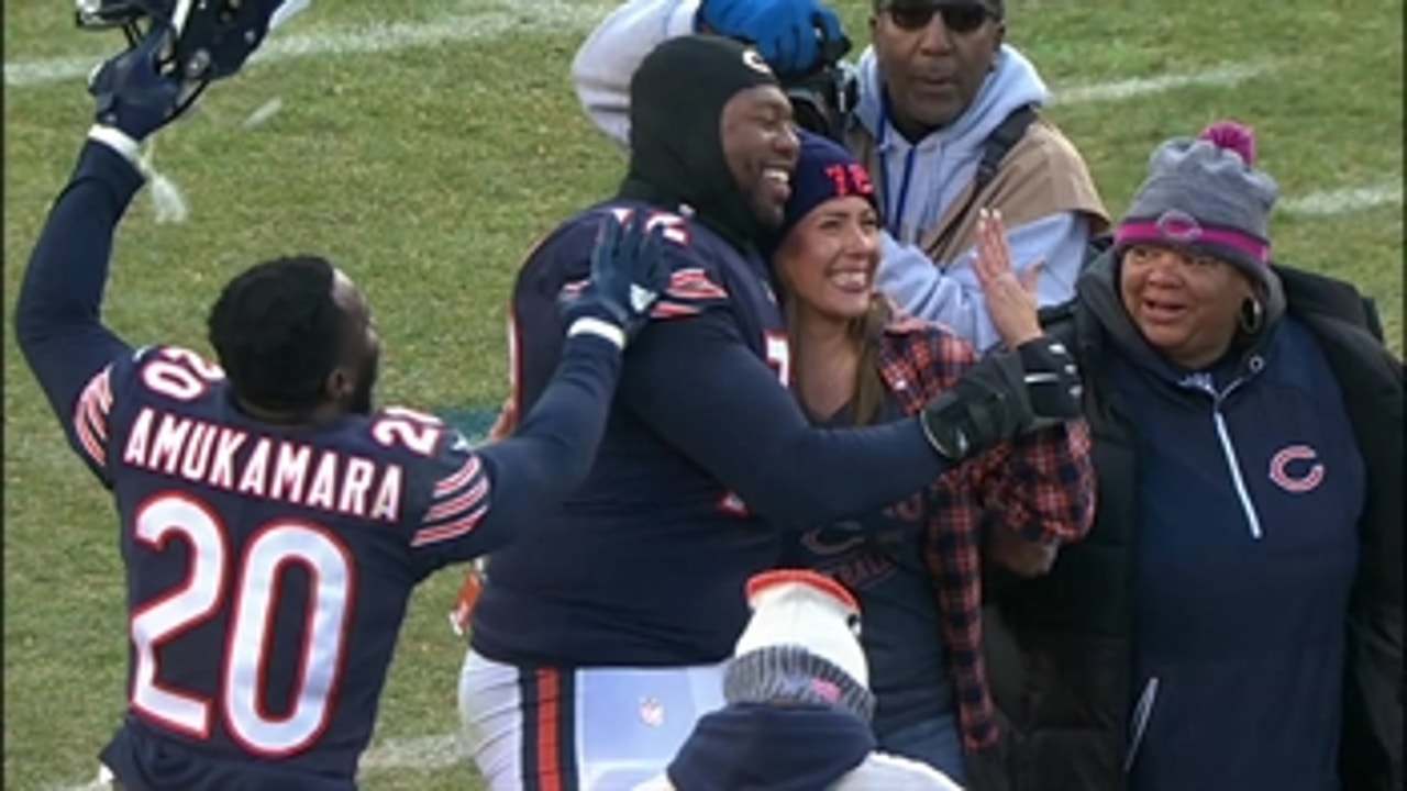 Bears OT Charles Leno Jr. proposed on the field after Chicago's win over the Packers