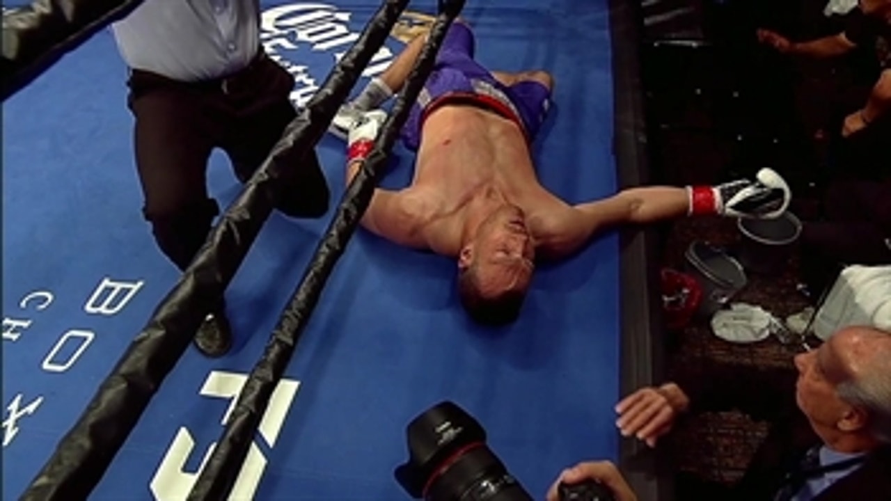 Boxer eats brutal left, gets knocked out cold