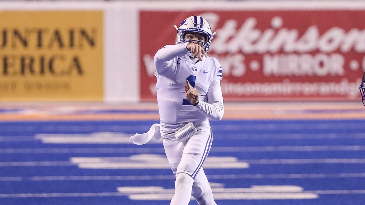 Zach Wilson throws for 359 yards, 2 TDs as No. 9 BYU crushes No. 21 Boise State, 51-17
