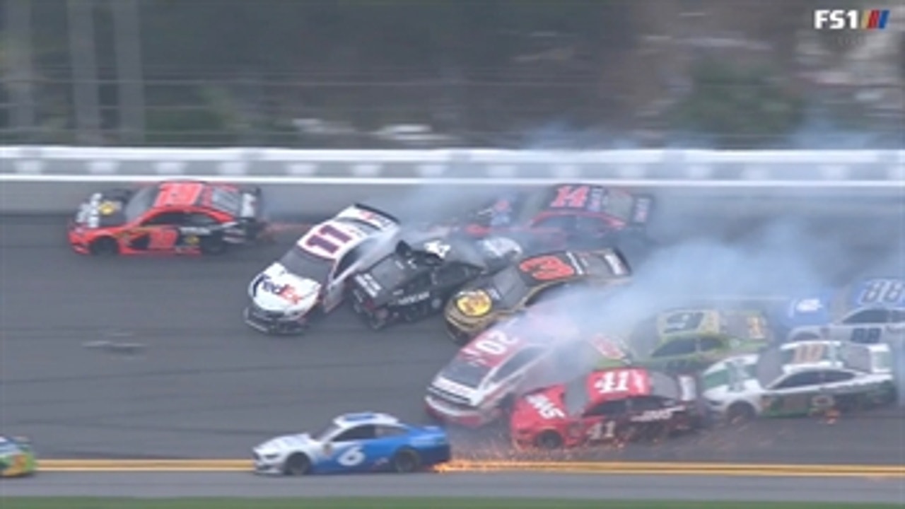 Jimmie Johnson triggers massive wreck at the end of The Clash | FOX NASCAR