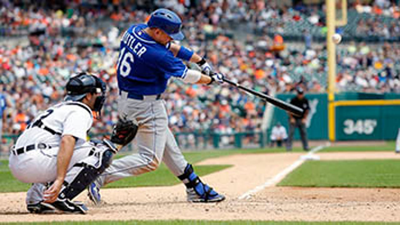 Royals top Tigers for 10th straight win
