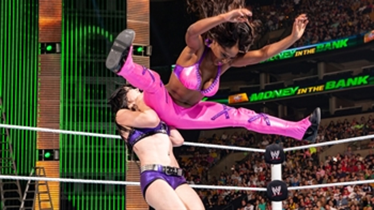 Paige vs Naomi – WWE Divas Title Match: WWE Money in the Bank 2014 (Full Match)