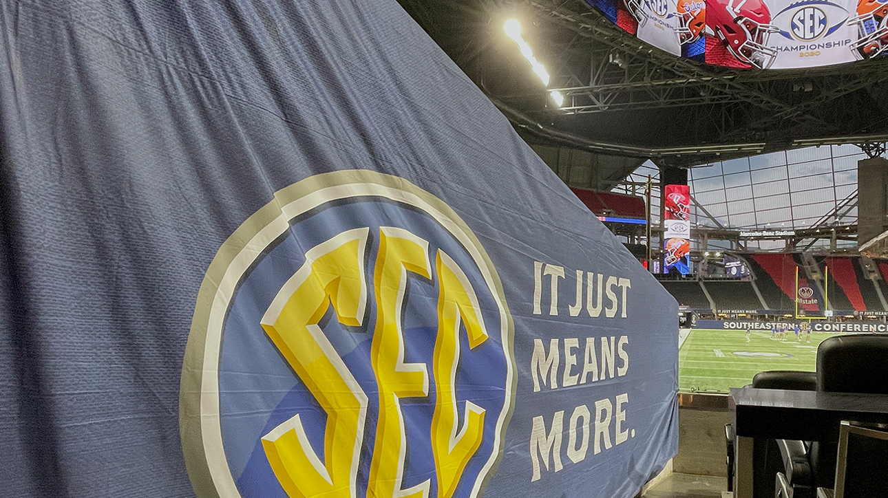 Bob Stoops reacts to Oklahoma and Texas leaving the Big 12 for the SEC