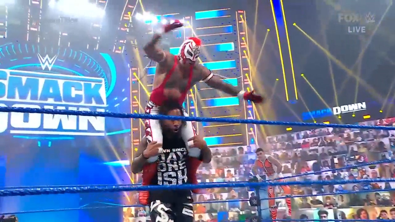 Jimmy and Jey Uso face Rey and Dominik Mysterio in controversial title match