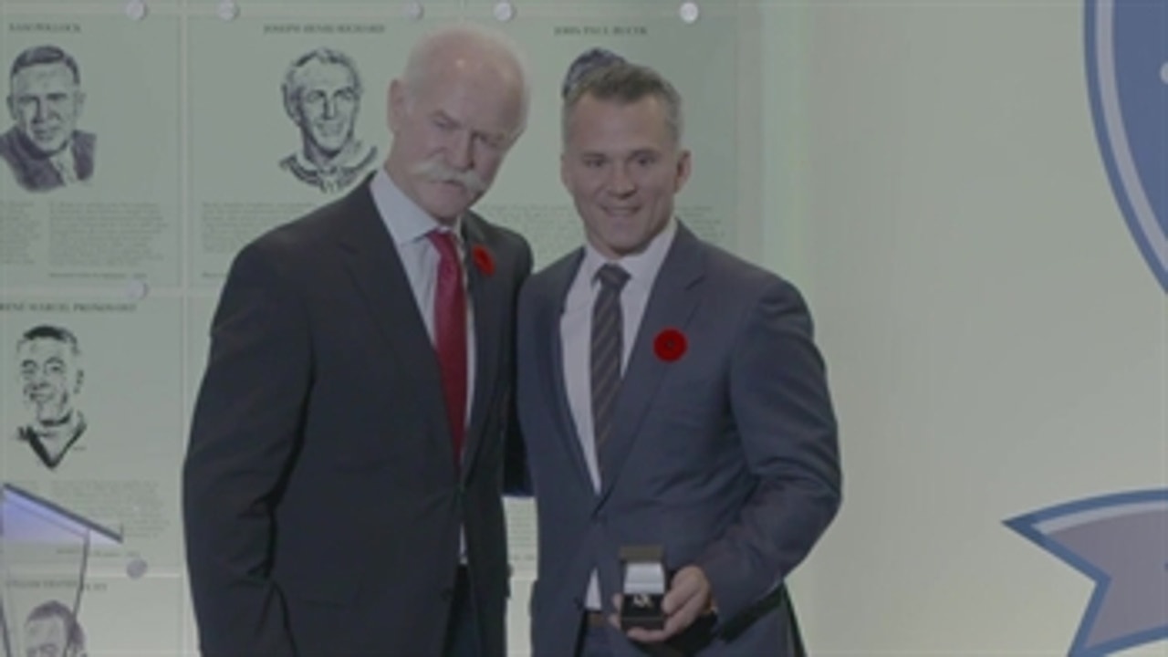 Lightning legend Martin St. Louis gets a nice addition to his jewelry collection during Hall of Fame weekend
