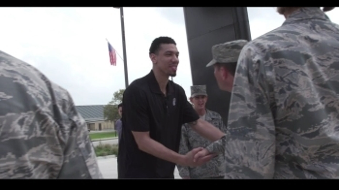 Spurs Live: Danny Green visits local Air Force Base