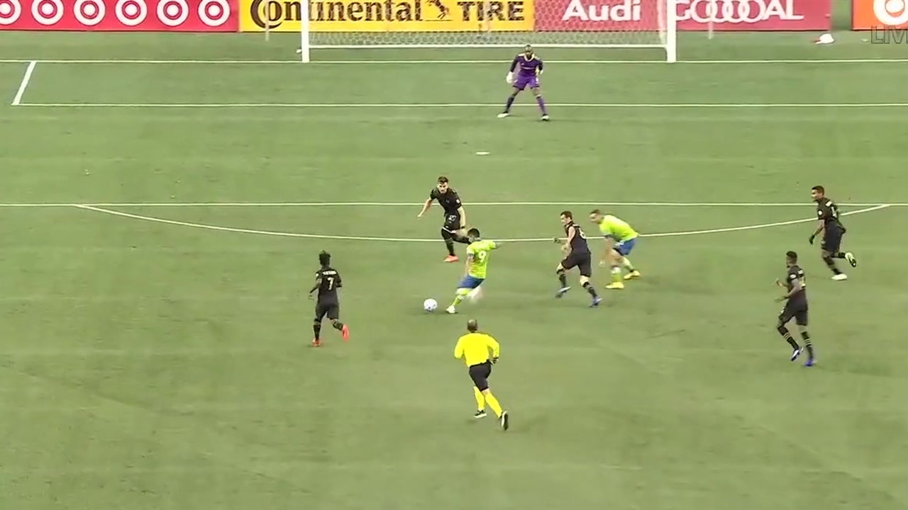 Raul Ruidiaz stuns LAFC with beautiful strike from distance, puts Sounders up 1-0 early