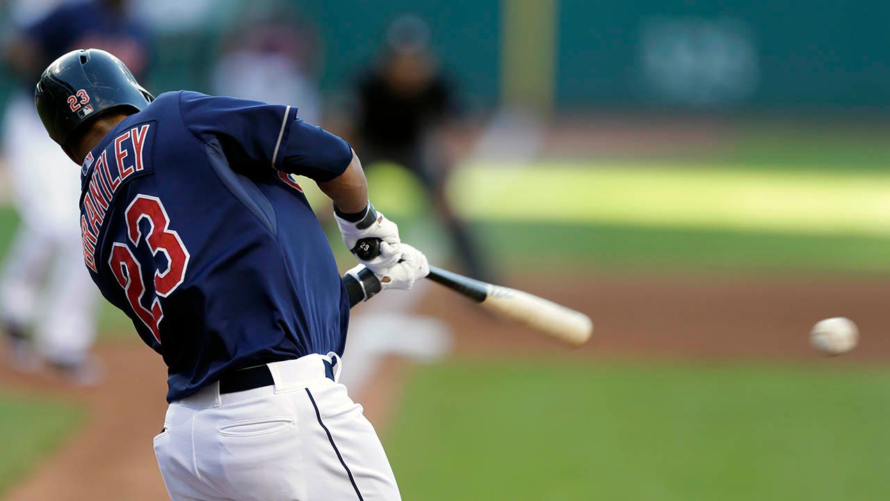 Bourn lifts Indians past Red Sox