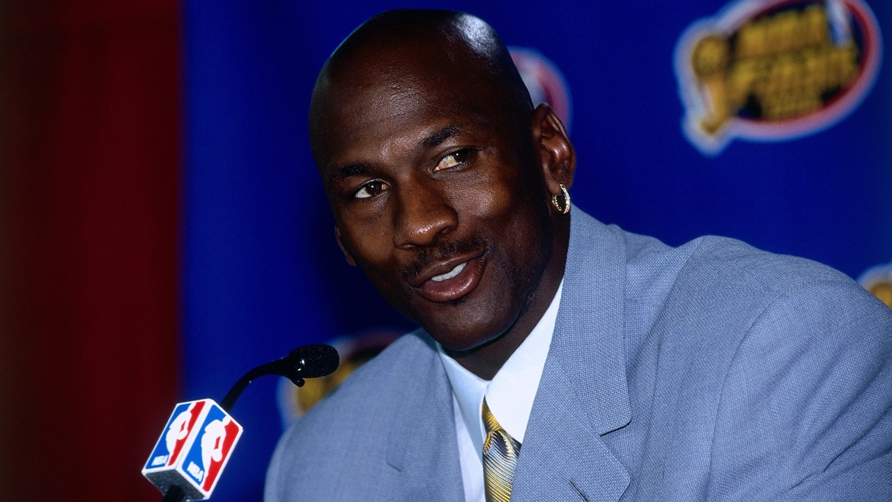 Ric Bucher applauds the way Michael Jordan handled his stance on politics in 'The Last Dance'