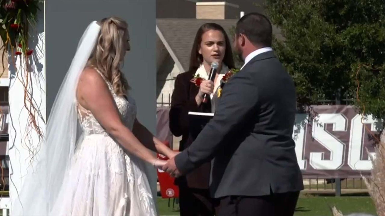 Charlotte Wilder officiates a wedding for Texas A&M superfans — Ultimate College Football Road Trip