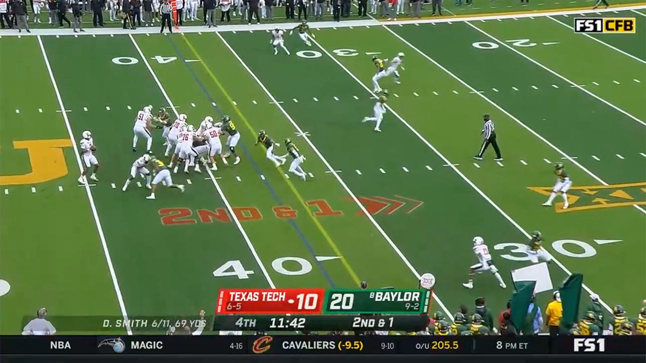 Donovan Smith launches a 38-yard strike to McLane Mannix as Texas Tech come within 3 against Baylor, 20-17