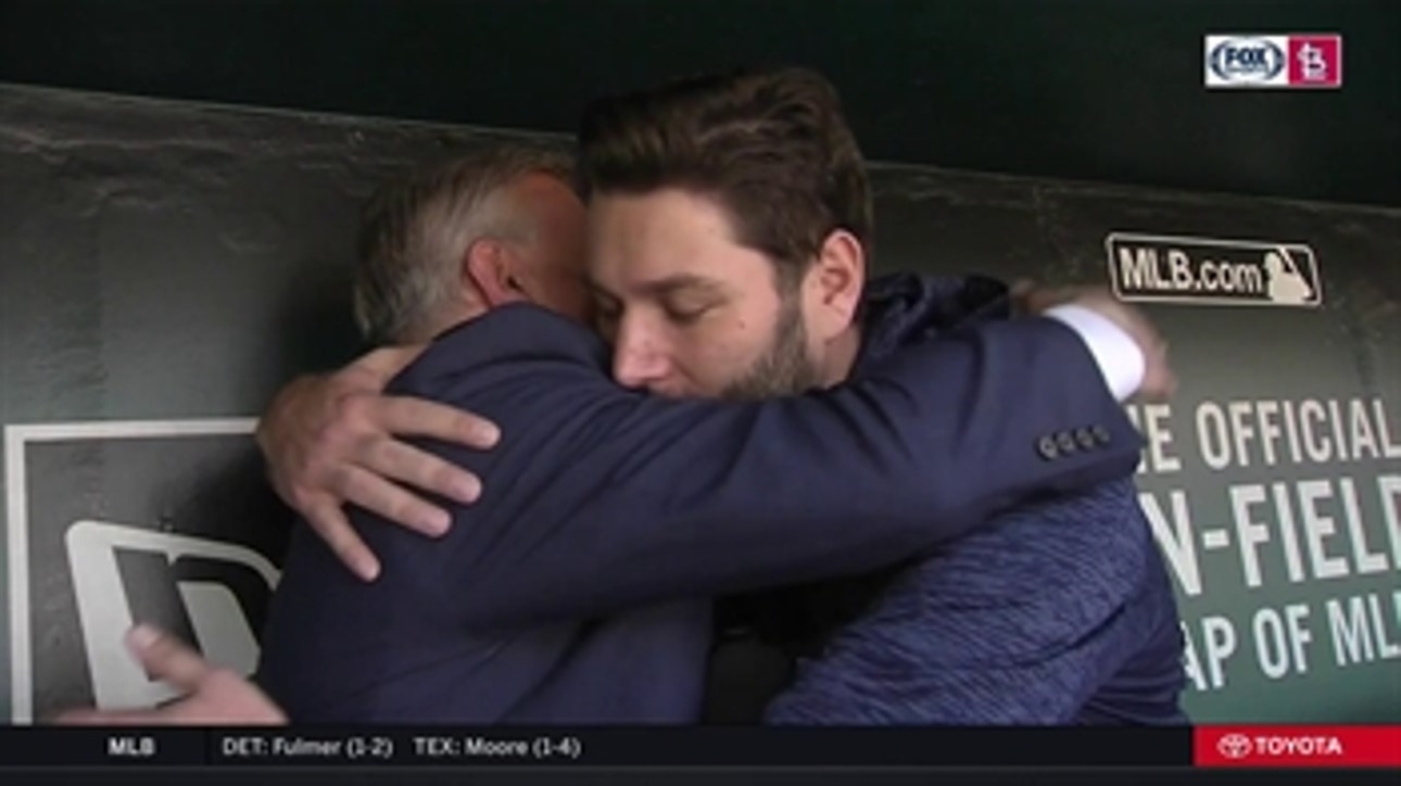 Lance Lynn hugs it out with Jim Hayes in return to St. Louis