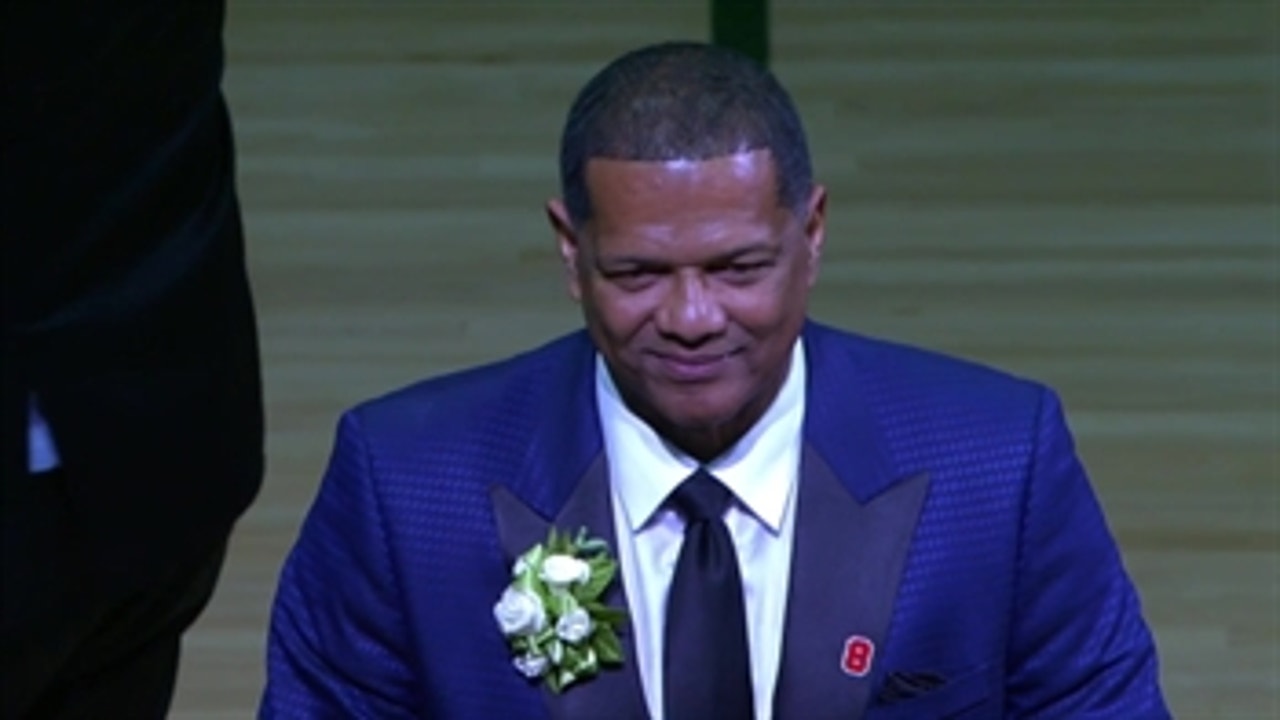 #MilwaukeeGr8: Marques Johnson addresses Fiserv Forum crowd