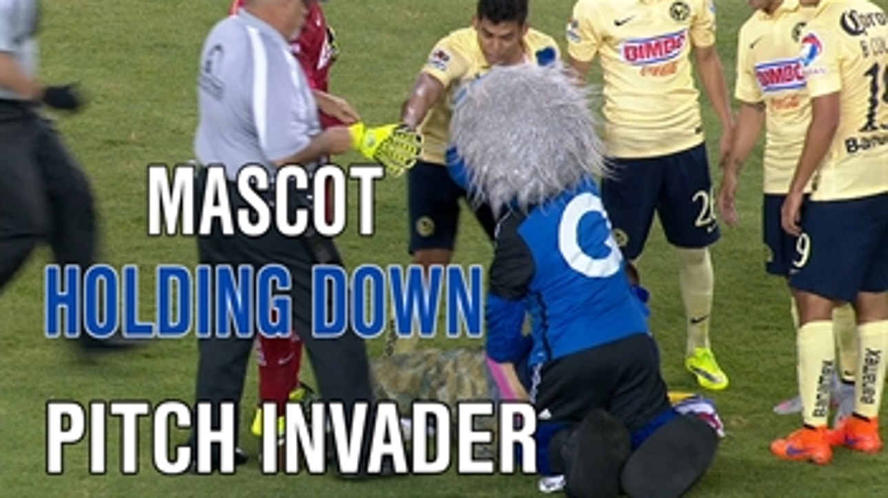Mascot takes down pitch invader