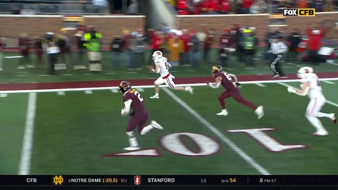 Scott Nelson's Pick-Six gives Wisconsin a 10-3 lead over Minnesota