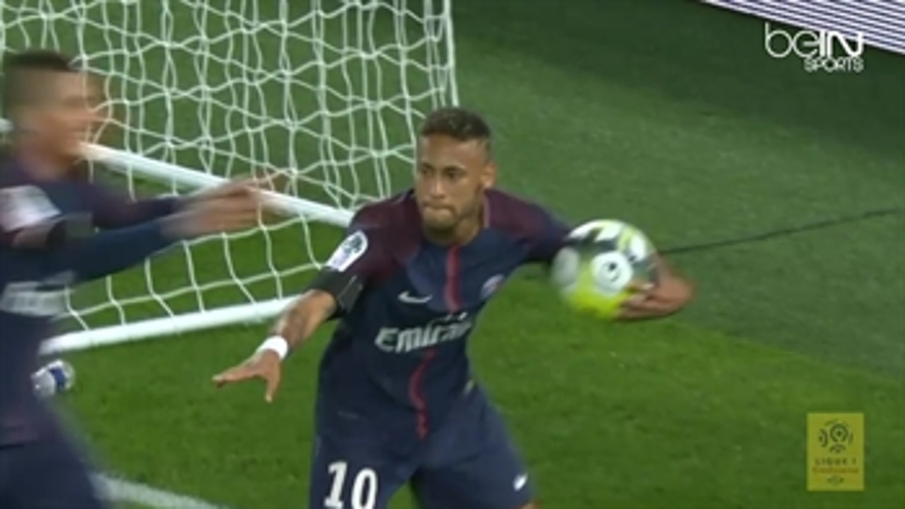 Neymar puts on a show for PSG fans in his home debut
