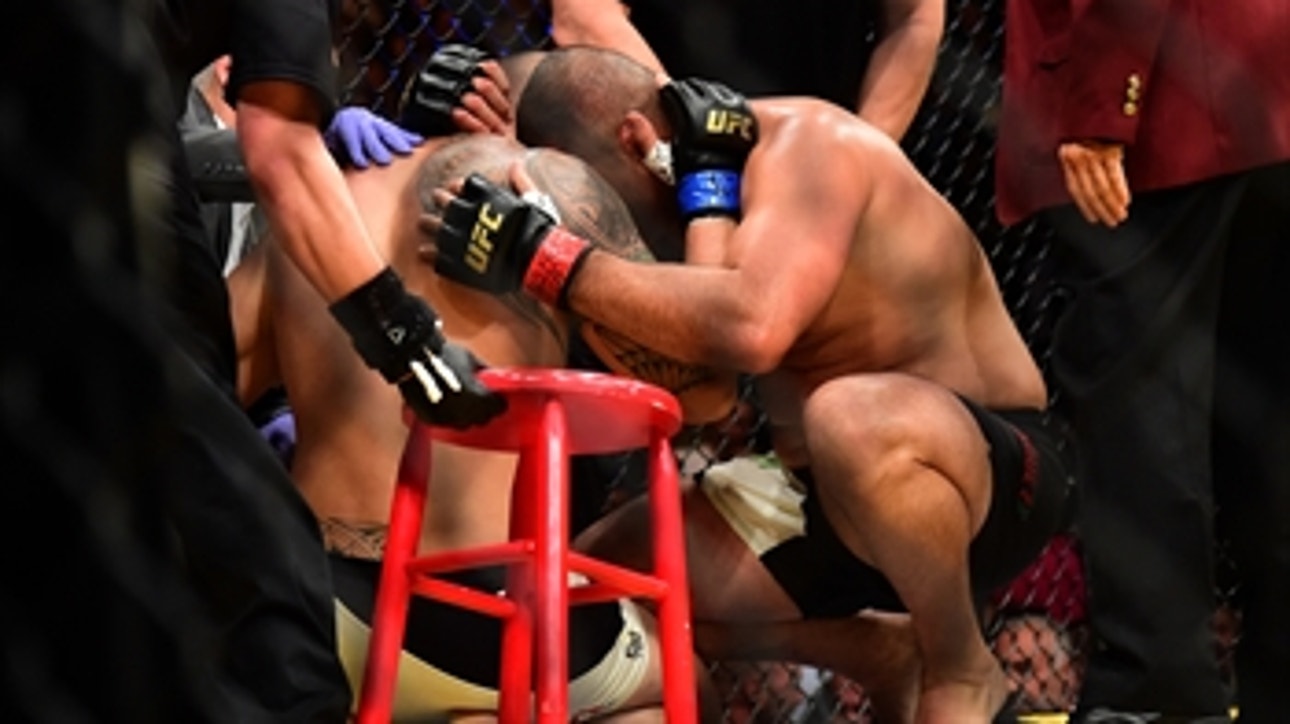 Cain Velasquez gave Travis Browne a classy gesture after win