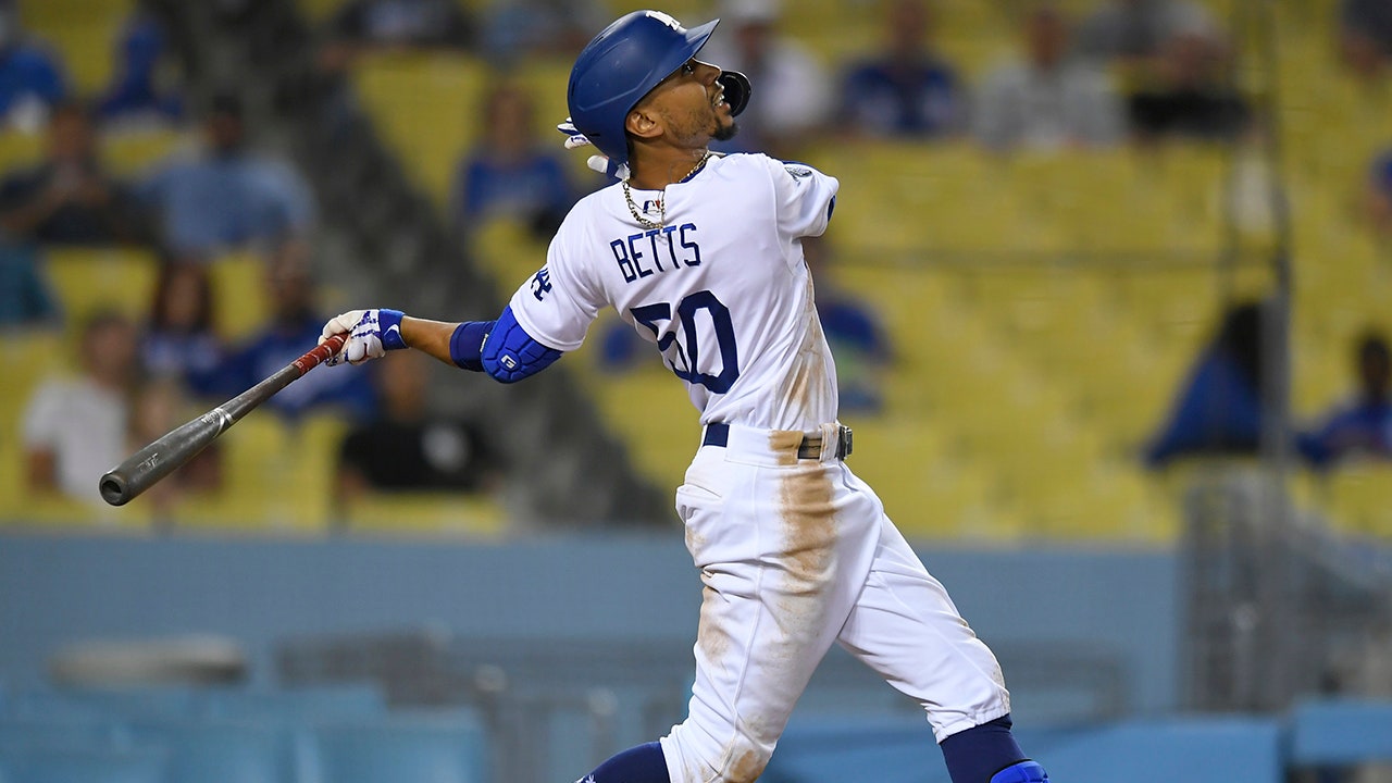 Mookie Betts homer powers Dodgers to 5-3 win over Phillies