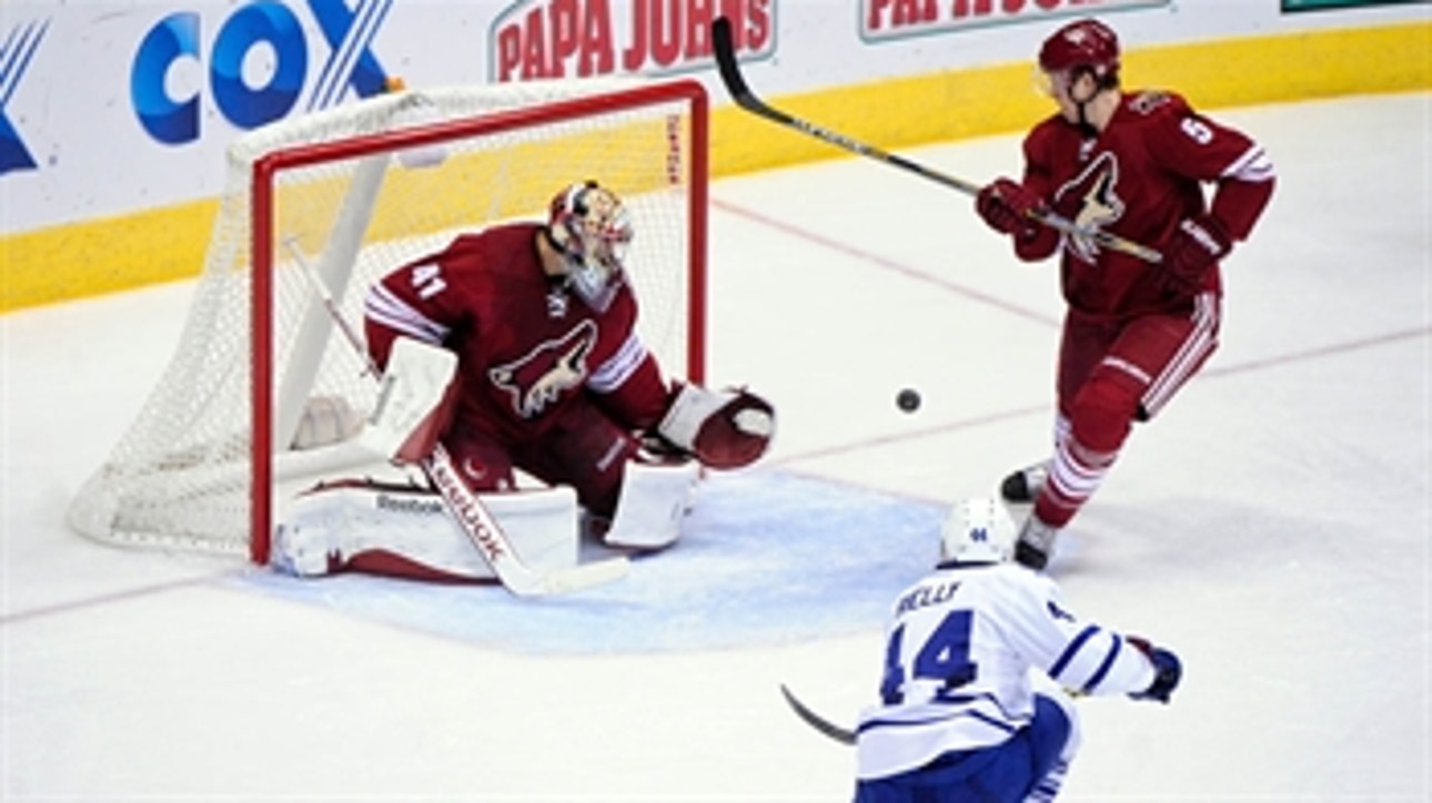 Smith, Coyotes hold off Maple Leafs