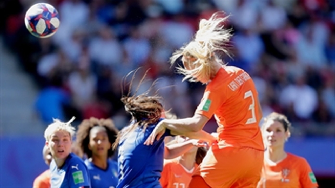 Netherlands score another set-piece header vs. Italy for 2-0 lead ' 2019 FIFA Women's World Cup™