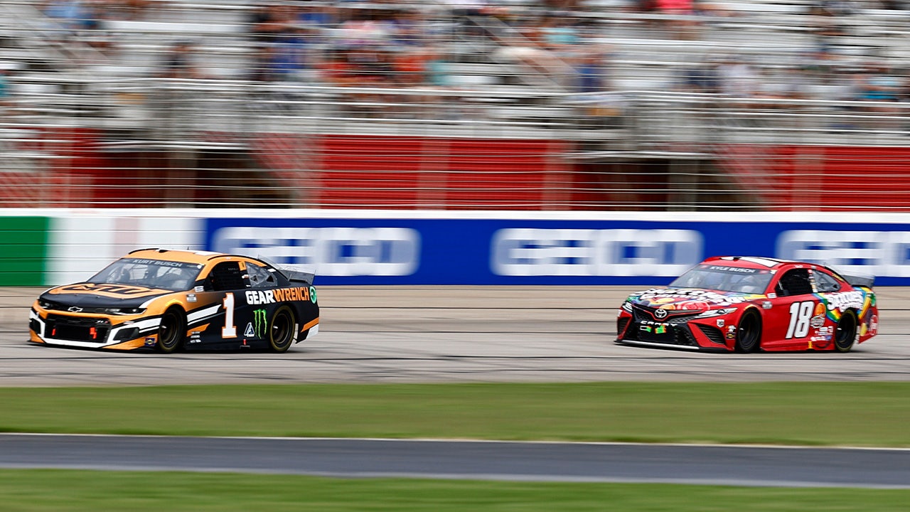 HIGHLIGHTS: Kurt Busch wins at Atlanta after battle against brother Kyle