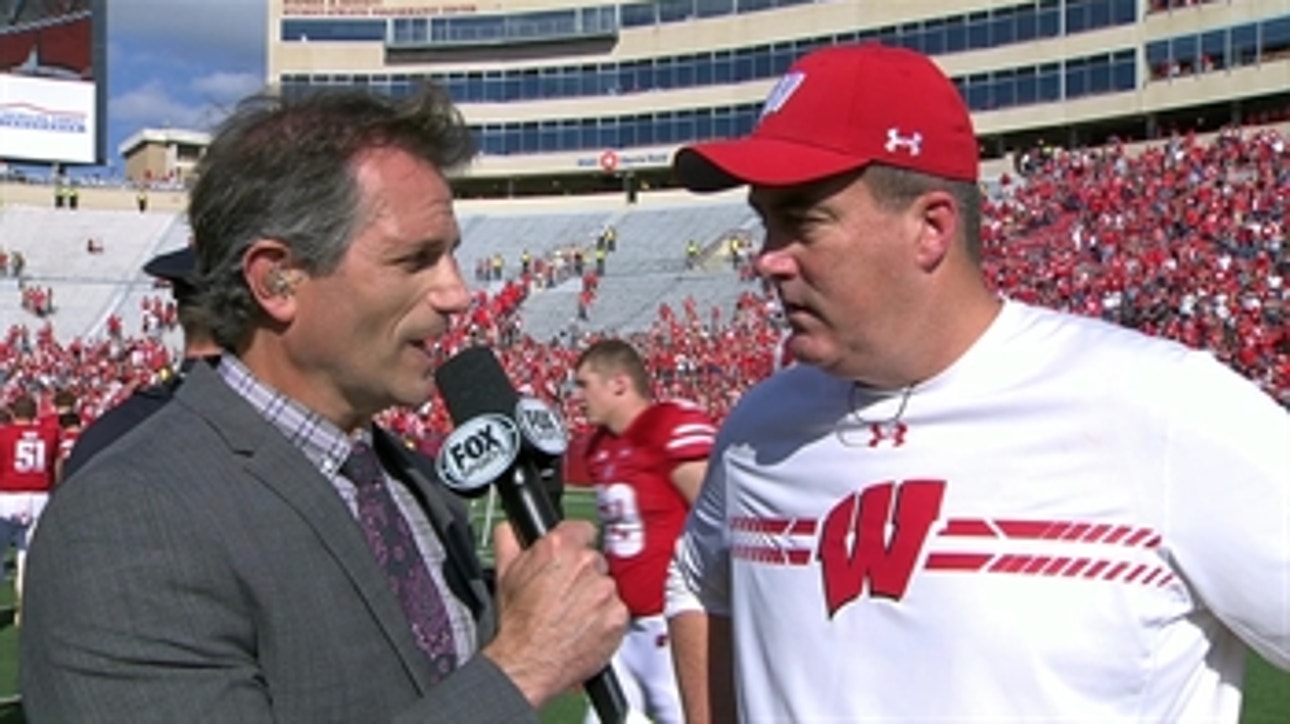 Bruce Feldman chats with Wisconsin head coach Paul Chryst, after the Badgers' dominant win