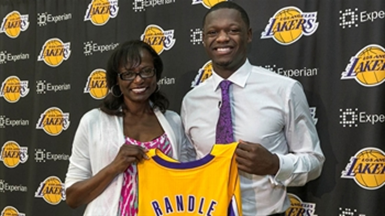 Lakers' Randle credits mom for success