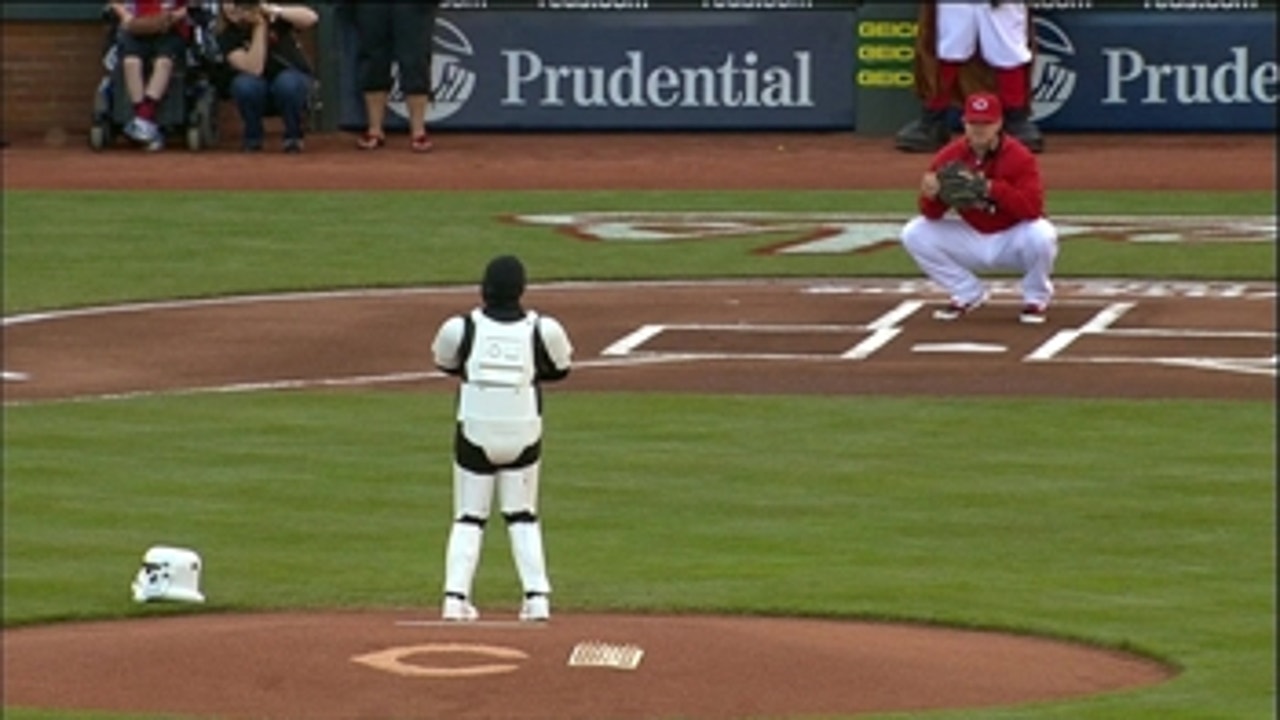 Jordan Davis throws out strong first pitch at Atlanta Braves game